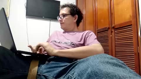 andresfloga online show from November 14, 2025, 3:27 am