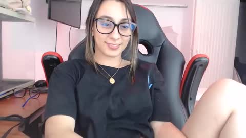 Isa  --------- online show from November 17, 2025, 1:00 am