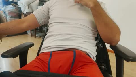 andresmidnight online show from May 19, 2026, 4:35 pm