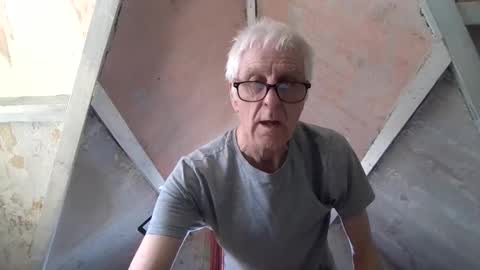 Snapshot of andrew160258 chatting on April 10, 2026, 12:10 pm Andrew online show from April 10, 2026, 12:10 pm