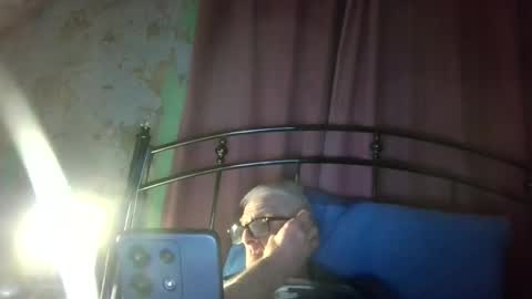 Snapshot of andrew160258 chatting on May 20, 2026, 12:28 am Andrew online show from May 20, 2026, 12:28 am