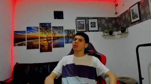 andrew_2811 online show from November 18, 2025, 3:56 am