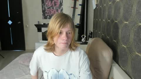 Snapshot of andrew_bolden chatting on April 26, 2026, 11:52 am Andrew online show from April 26, 2026, 11:52 am