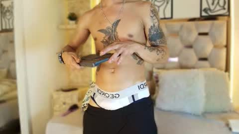 andrew_haalls online show from November 26, 2025, 11:50 pm