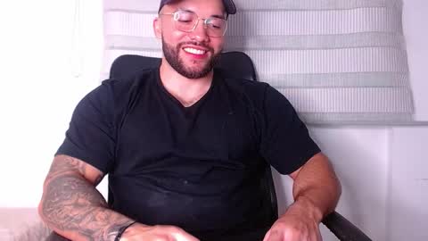 andrew_holden__ online show from October 16, 2025, 12:33 am