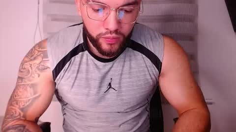 andrew_holden__ online show from November 14, 2025, 11:35 pm