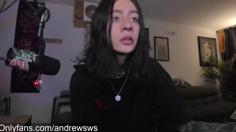 Snapshot of andrew_round chatting on December 3, 2025, 12:29 am andrew_round online show from December 3, 2025, 12:29 am