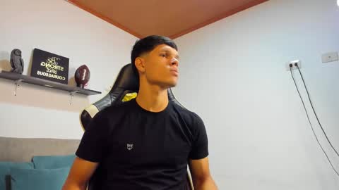 Snapshot of andrew_thopsom chatting on January 8, 2026, 12:40 pm andrew_thopsom online show from January 8, 2026, 12:40 pm