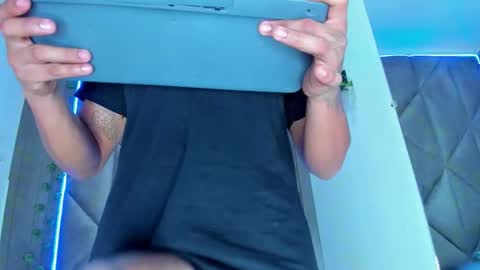 Snapshot of andrewkenoxx_ chatting on February 4, 2026, 7:20 pm ANDREW KENNOXX online show from February 4, 2026, 7:20 pm