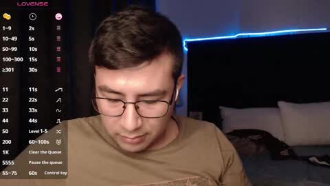 Snapshot of andrewmhilton_ chatting on October 23, 2025, 1:38 am andrewmhilton_ online show from October 23, 2025, 1:38 am