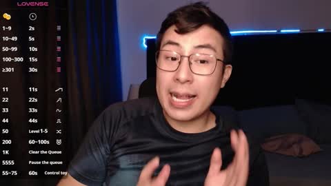 Snapshot of andrewmhilton_ chatting on November 10, 2025, 7:07 am andrewmhilton_ online show from November 10, 2025, 7:07 am