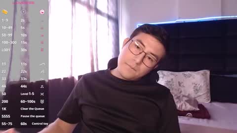 Snapshot of andrewmhilton_ chatting on November 17, 2025, 7:08 pm andrewmhilton_ online show from November 17, 2025, 7:08 pm