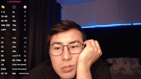 Snapshot of andrewmhilton_ chatting on November 19, 2025, 6:35 am andrewmhilton_ online show from November 19, 2025, 6:35 am