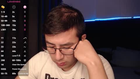 Snapshot of andrewmhilton_ chatting on November 22, 2025, 7:07 am andrewmhilton_ online show from November 22, 2025, 7:07 am