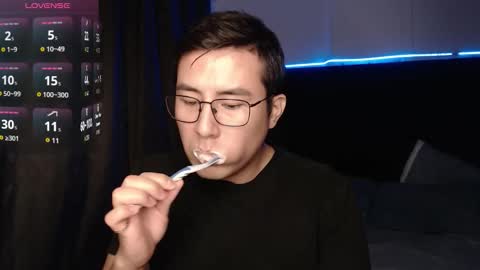 Snapshot of andrewmhilton_ chatting on November 27, 2025, 5:20 am andrewmhilton_ online show from November 27, 2025, 5:20 am