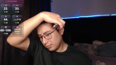 Snapshot of andrewmhilton_ chatting on December 15, 2025, 6:17 am andrewmhilton_ online show from December 15, 2025, 6:17 am