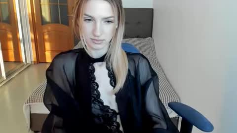 andrianabelle online show from September 18, 2025, 3:36 pm