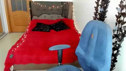 andrianabelle online show from October 8, 2025, 4:48 pm