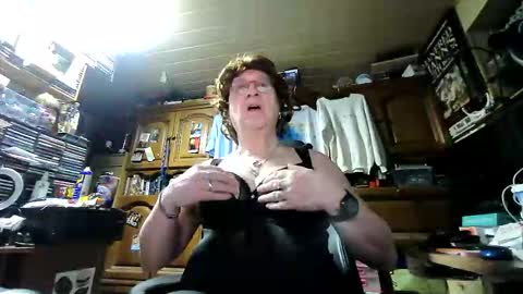 androgynia online show from April 8, 2026, 5:29 am