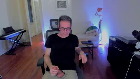 Snapshot of andy0pandi chatting on December 12, 2024, 8:25 am Andrew online show from December 12, 2024, 8:25 am