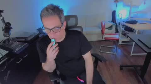 Snapshot of andy0pandi chatting on October 6, 2025, 4:21 am Andrew online show from October 6, 2025, 4:21 am