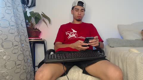 Snapshot of andy_0018 chatting on December 8, 2024, 10:03 pm Andy online show from December 8, 2024, 10:03 pm