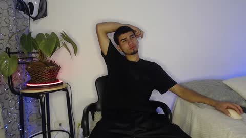 Snapshot of andy_0018 chatting on December 10, 2024, 3:09 am Andy online show from December 10, 2024, 3:09 am