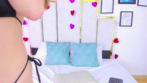 Snapshot of andy_bluee chatting on February 4, 2025, 6:57 am Andy bluee  online show from February 4, 2025, 6:57 am