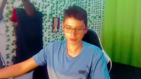 Snapshot of andy_gray01 chatting on October 19, 2025, 12:33 am Andy Gray online show from October 19, 2025, 12:33 am