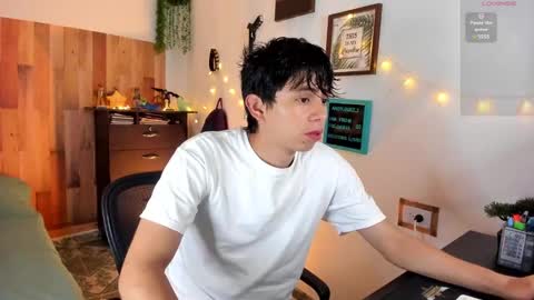 andy_guez_11 online show from January 18, 2025, 10:06 am