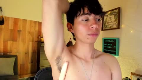 andy_guez_11 online show from January 25, 2025, 1:30 pm