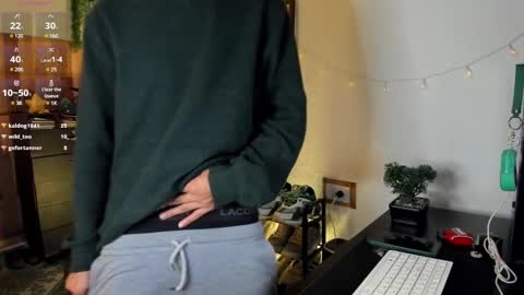 andy_guez_11 online show from January 26, 2025, 1:15 pm