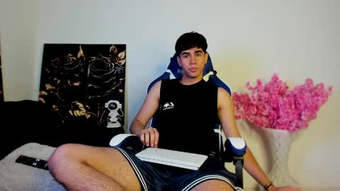 Snapshot of andy_wood1 chatting on April 8, 2026, 4:51 pm andy_wood1 online show from April 8, 2026, 4:51 pm