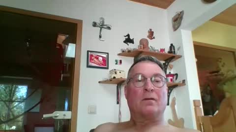 Snapshot of andybayern chatting on May 1, 2026, 6:29 am andybayern online show from May 1, 2026, 6:29 am