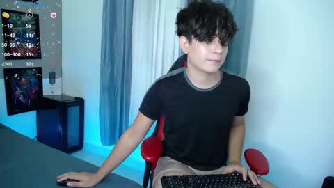 Snapshot of andyboy_19 chatting on December 29, 2024, 2:38 am andy online show from December 29, 2024, 2:38 am