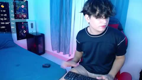 Snapshot of andyboy_19 chatting on January 22, 2025, 12:16 am andy online show from January 22, 2025, 12:16 am