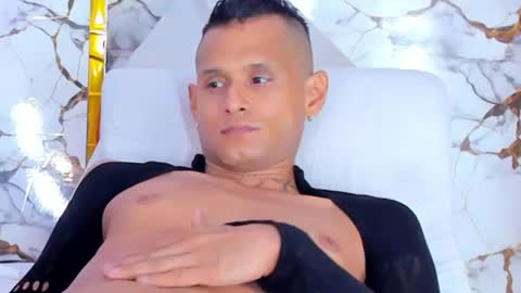Snapshot of andypassivve chatting on July 28, 2026, 10:53 pm andy online show from July 28, 2026, 10:53 pm