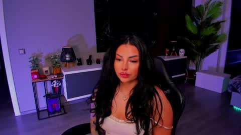 Snapshot of anemariejolie chatting on April 21, 2026, 5:28 pm Anne online show from April 21, 2026, 5:28 pm