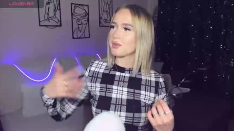 Anfisa online show from November 12, 2025, 4:07 pm