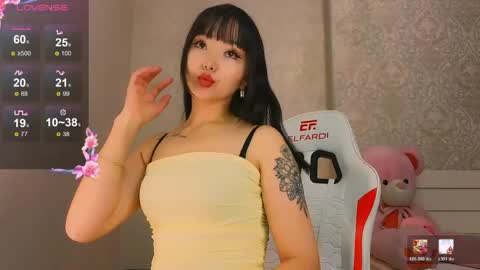 angel_asia_ online show from May 18, 2026, 3:51 pm