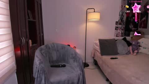 Angel   help me with 100 thumbs up online show from September 18, 2025, 9:17 pm