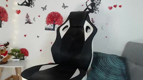 Snapshot of angel_curl chatting on February 4, 2025, 4:37 am Angel Curl online show from February 4, 2025, 4:37 am