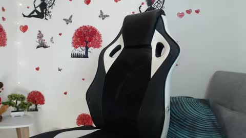 Snapshot of angel_curl chatting on February 13, 2025, 2:01 am Angel Curl online show from February 13, 2025, 2:01 am