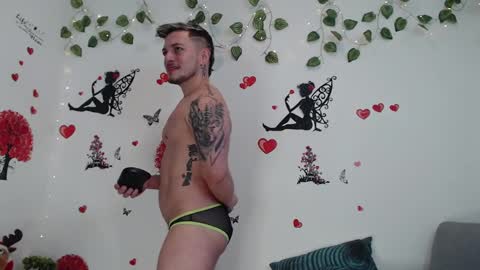 Snapshot of angel_curl chatting on February 17, 2025, 1:42 pm Angel Curl online show from February 17, 2025, 1:42 pm