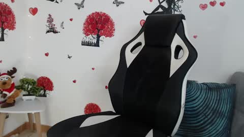 Snapshot of angel_curl chatting on February 25, 2025, 6:09 pm Angel Curl online show from February 25, 2025, 6:09 pm