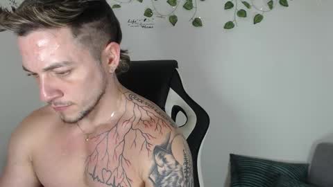 Snapshot of angel_curl chatting on November 27, 2025, 9:28 pm Angel Curl online show from November 27, 2025, 9:28 pm