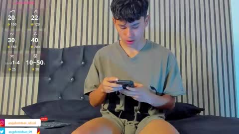 ngel Esteban  online show from February 1, 2026, 7:01 pm