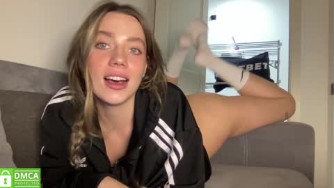 Snapshot of angel_from_sky chatting on January 24, 2025, 5:00 pm Greetings Jess online show from January 24, 2025, 5:00 pm