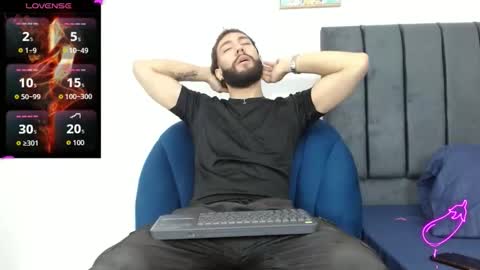 angel_kyrozz online show from November 17, 2025, 1:33 am