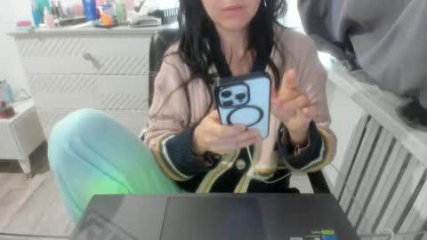 Snapshot of angel_lee__ chatting on January 5, 2025, 3:43 am angel_lee__ online show from January 5, 2025, 3:43 am